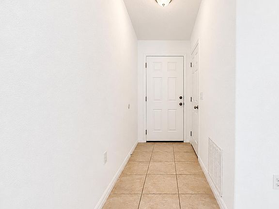 3rd image of 2 Sebastian Ct Unit B