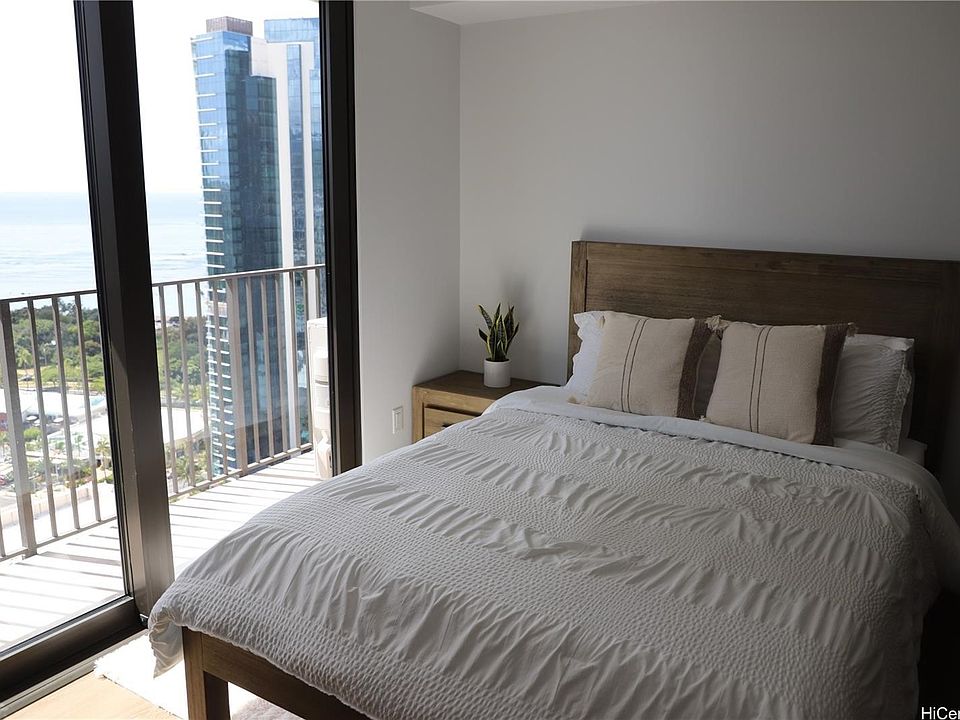 1st image of 987 Queen St #3006