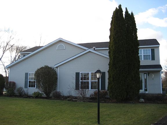2nd image of 11 Erie Ct