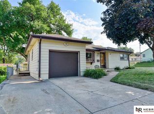 6154 Oak St, Omaha, NE 68106