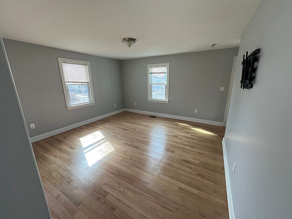 1st image of 38 Soundview Ave Unit B