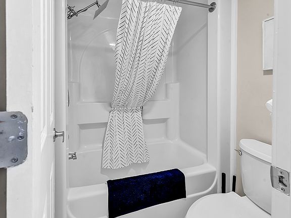 2nd image of 3000 N Ocean Blvd #424