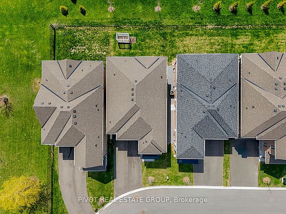 3rd image of 34 Waterfront Cres