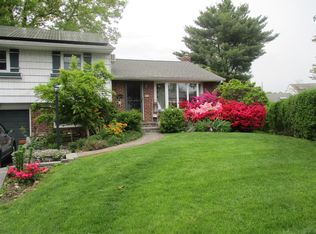 20 Switzerland Rd, Hicksville, NY 11801