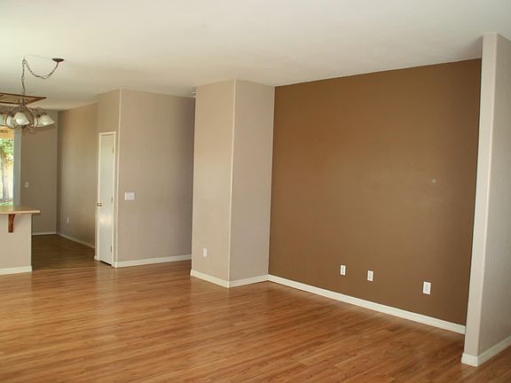 3rd image of 101 N Roeben St
