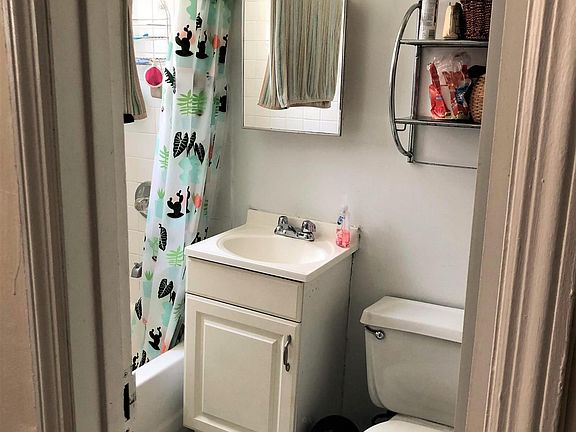 4th image of 6538 N Lakewood Ave #1221