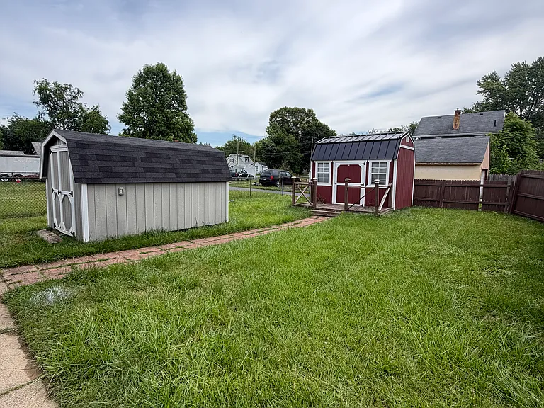 1700 Taft Ave NE — Photo 6