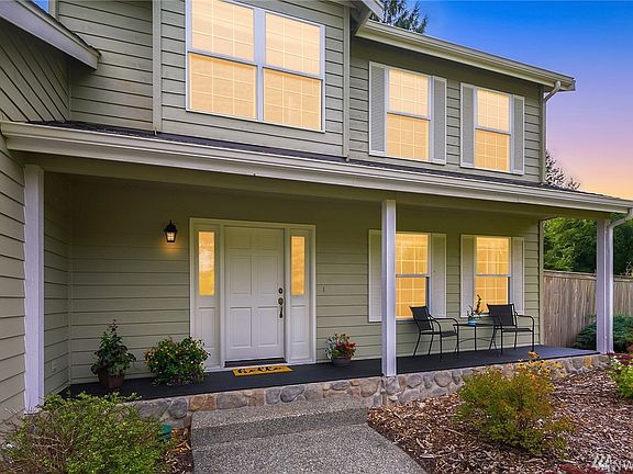 Inviting and spacious covered deck to enjoy!