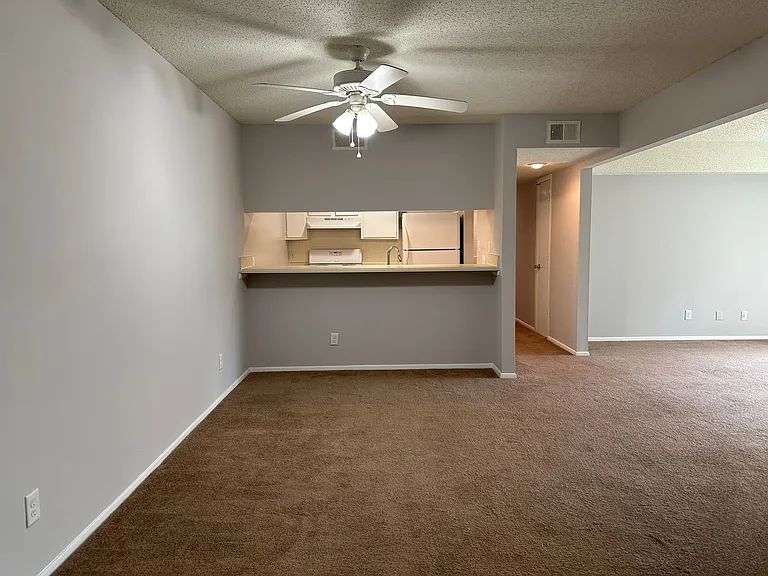 Coventry Court West Apartments — Photo 56