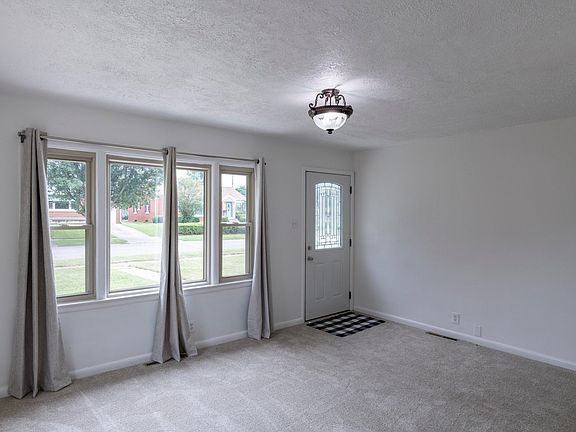 5th image of 804 Della Dr