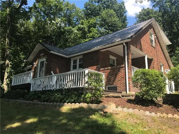 896 Squaw Run Rd, Ellwood City, PA 16117