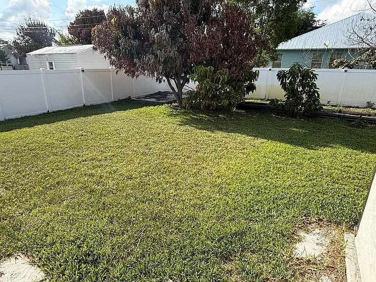 1481 SW Jacksonville Ave — Photo 32