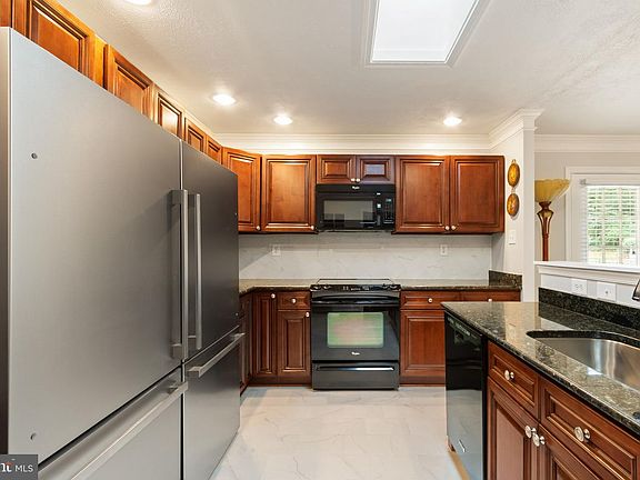 3rd image of 1021 Plymouth Dr