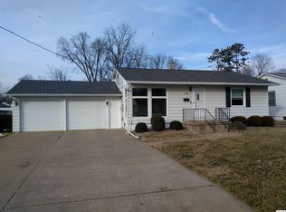 2009 Maple St, Quincy, IL 62301