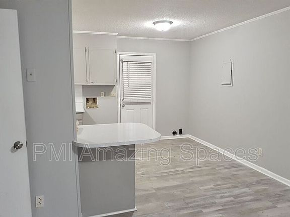 2nd image of 113 W College St APT A
