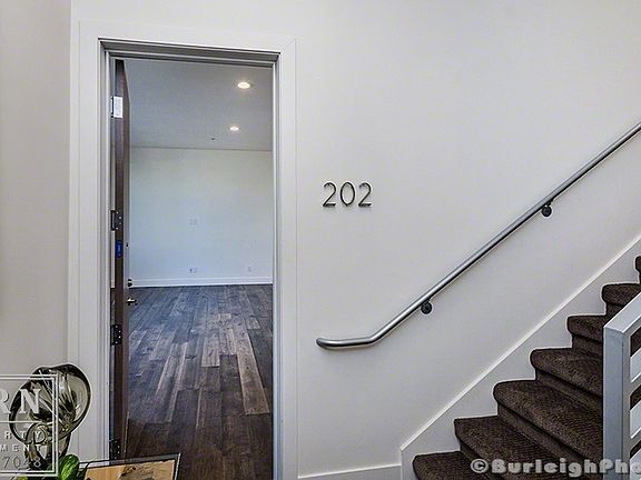 2nd image of 1312 Laurel St #202