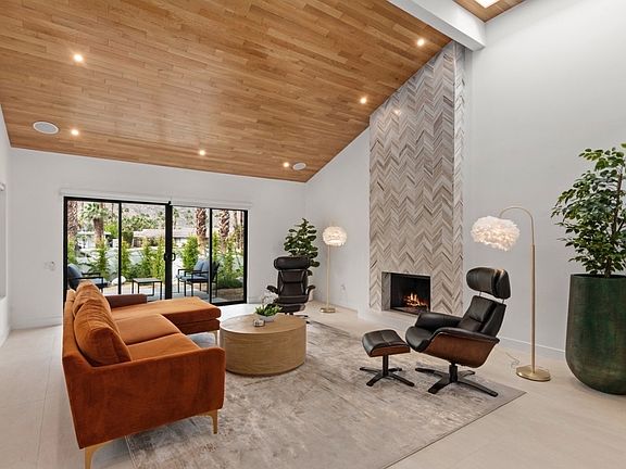 3rd image of 2040 S Chico Dr