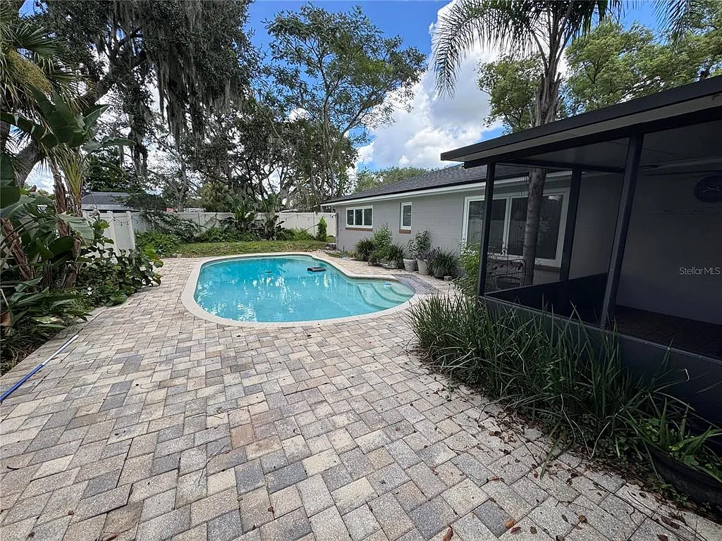 3 bed, 2.5 bath, 1960 sqft, $3,400 — Photo 2