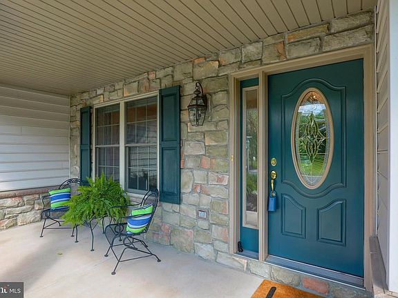 5th image of 14 Tricia Ln #2