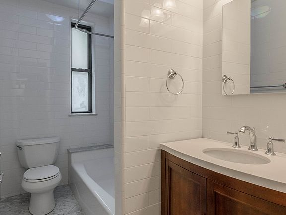 5th image of 220 W 71st St APT 22