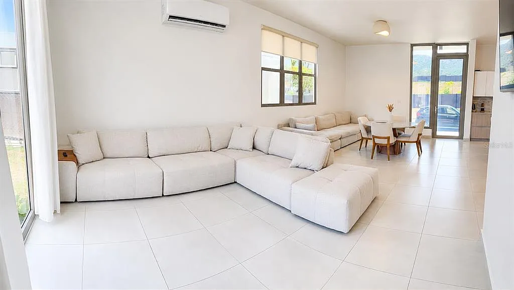 4 bed, 2.5 bath, 1683 sqft, $3,000 — Photo 3