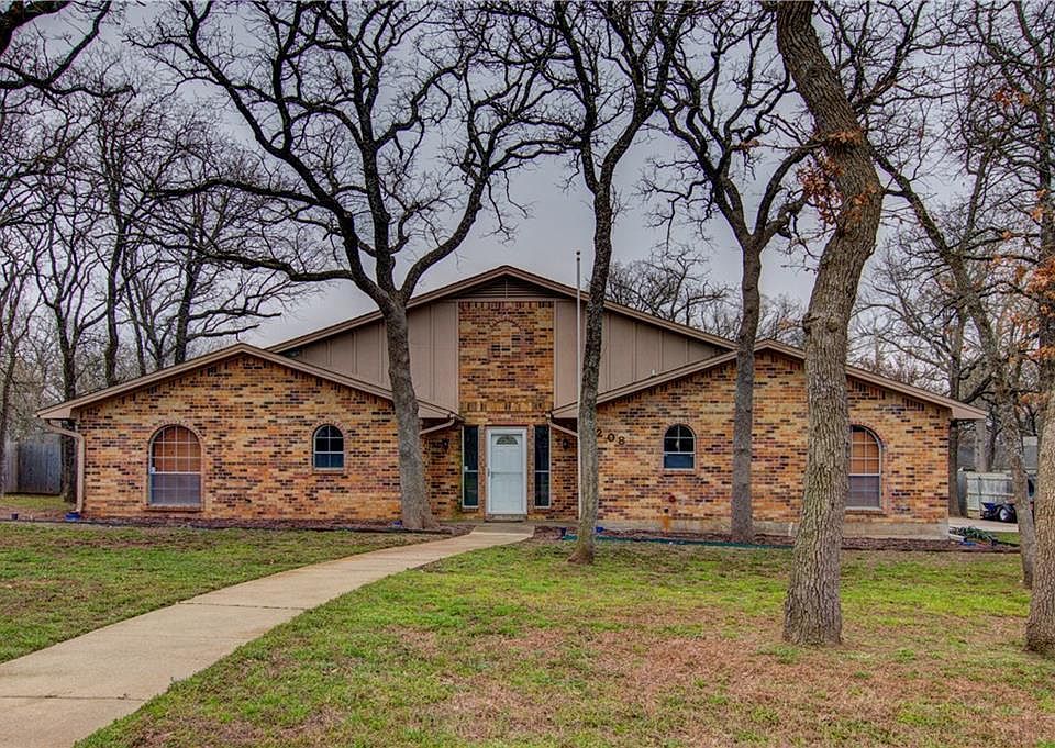 1st image of 208 Shadowoak Dr