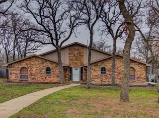 208 Shadowoak Dr, Burleson, TX 76028
