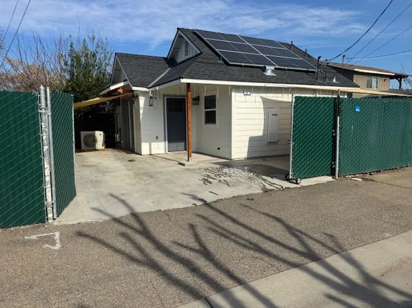 1476 4th St #B, Clovis, CA 93611