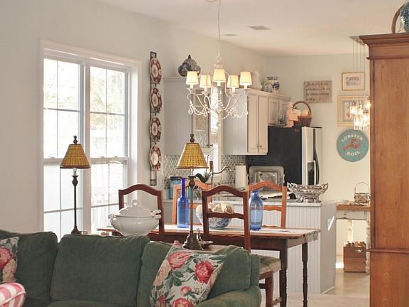 Beautiful Open Floor Plan!