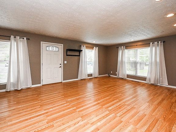 4th image of 16 Sunnyside Dr