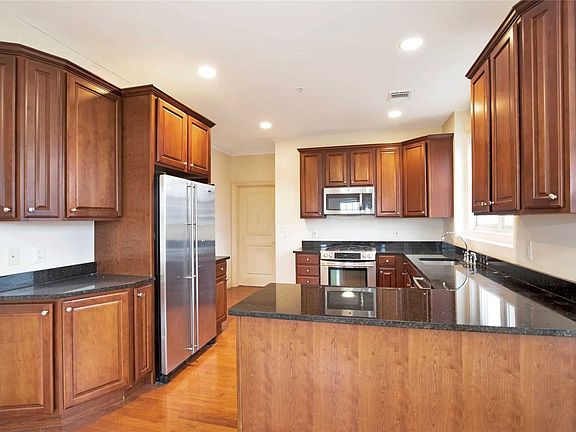 2nd image of 325 Roosevelt Way