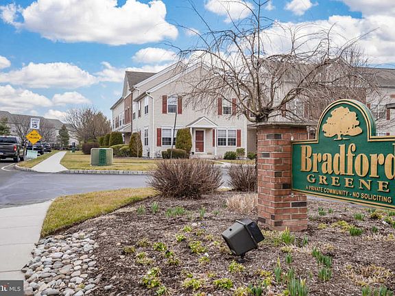 2nd image of 119 Goldfinch Ct #233