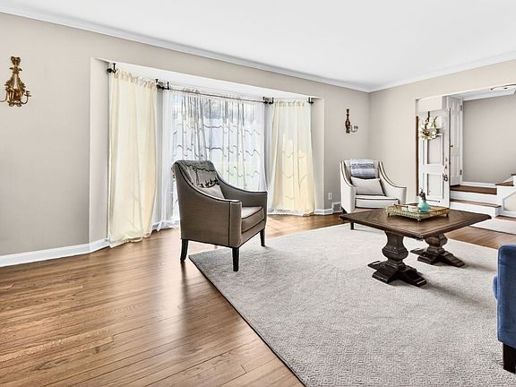 5th image of 2385 Ridgewood Rd