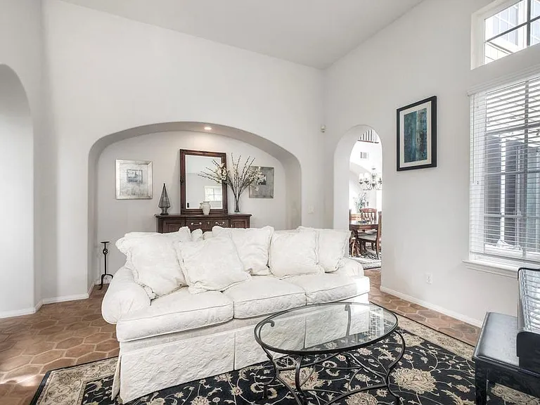 688 Cypress Hills Dr — Photo 5