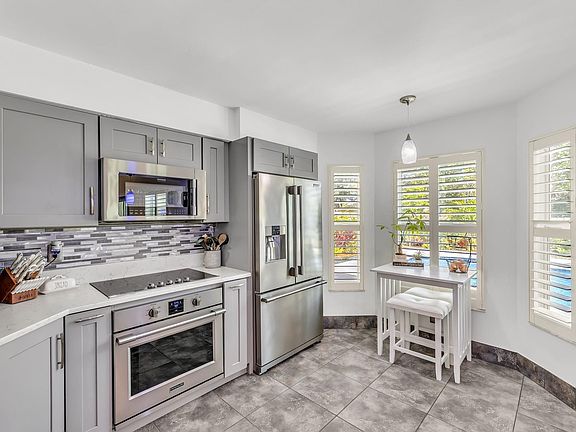 5th image of 24 Dogwood Circle