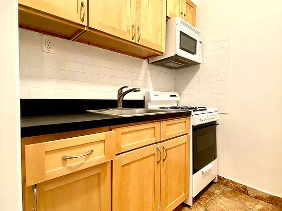 4th image of 408 E 83rd St APT 3C