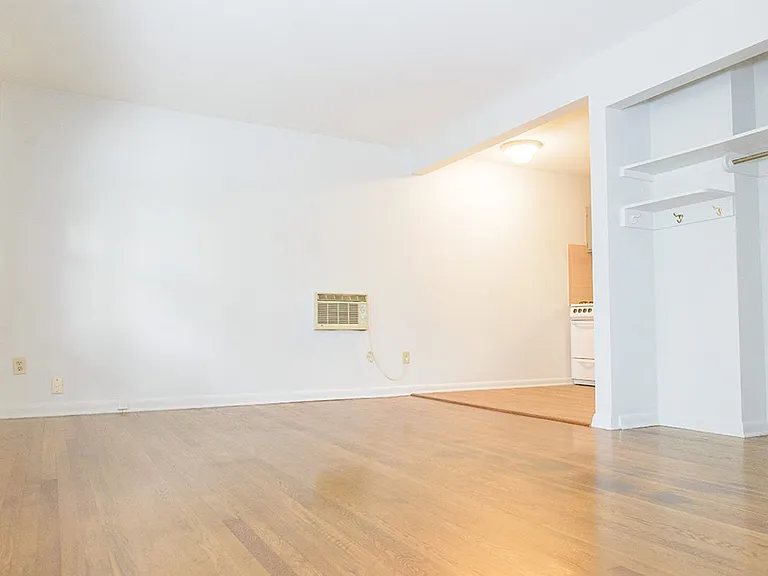 378 Wyandotte Ave — Photo 1