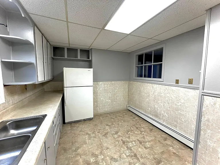 79 Dewey St — Photo 10