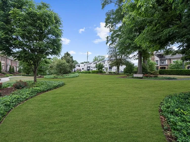 410 Rose Garden Ln — Photo 49