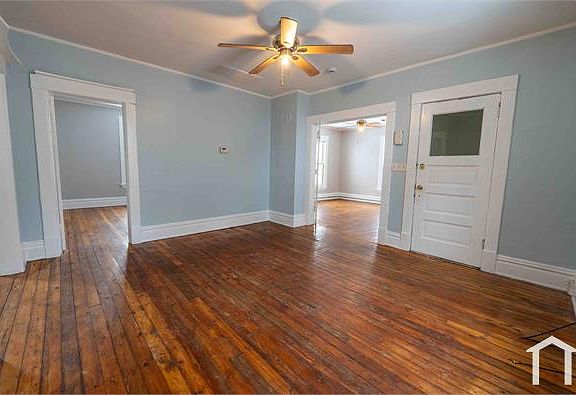 4th image of 302 Spencer St NE