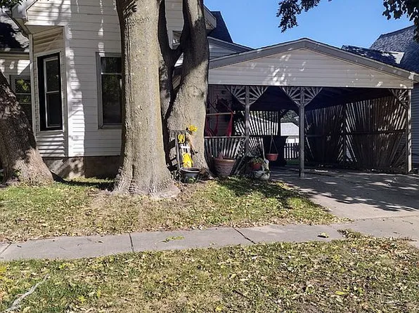 919 E Johnson St, Clinton, IL 61727