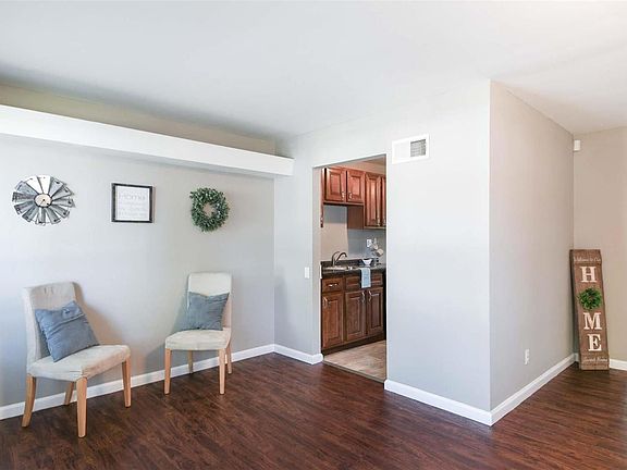 3rd image of 11539 Criterion Ave