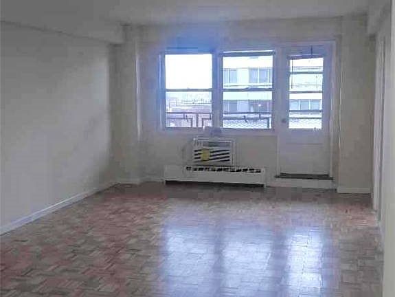 2nd image of 89-15 Parsons Blvd Unit 9G-W