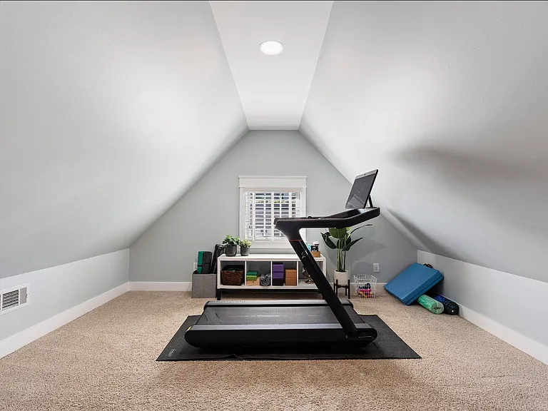 1109 Lawrence Ave — Photo 29