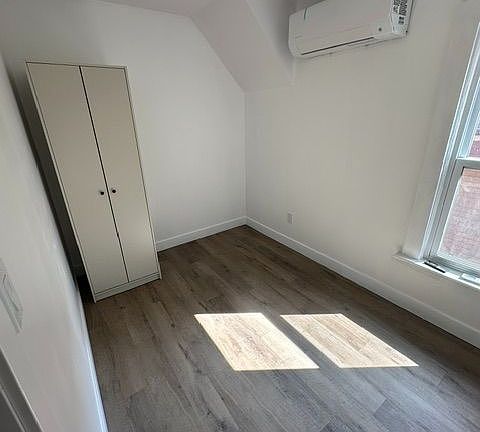 5th image of 22 Wells Ave #1