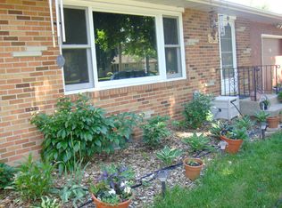 2671 Sheldon St, Roseville, MN 55113