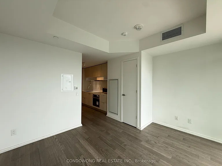5 Soudan Ave #2112 — Photo 2