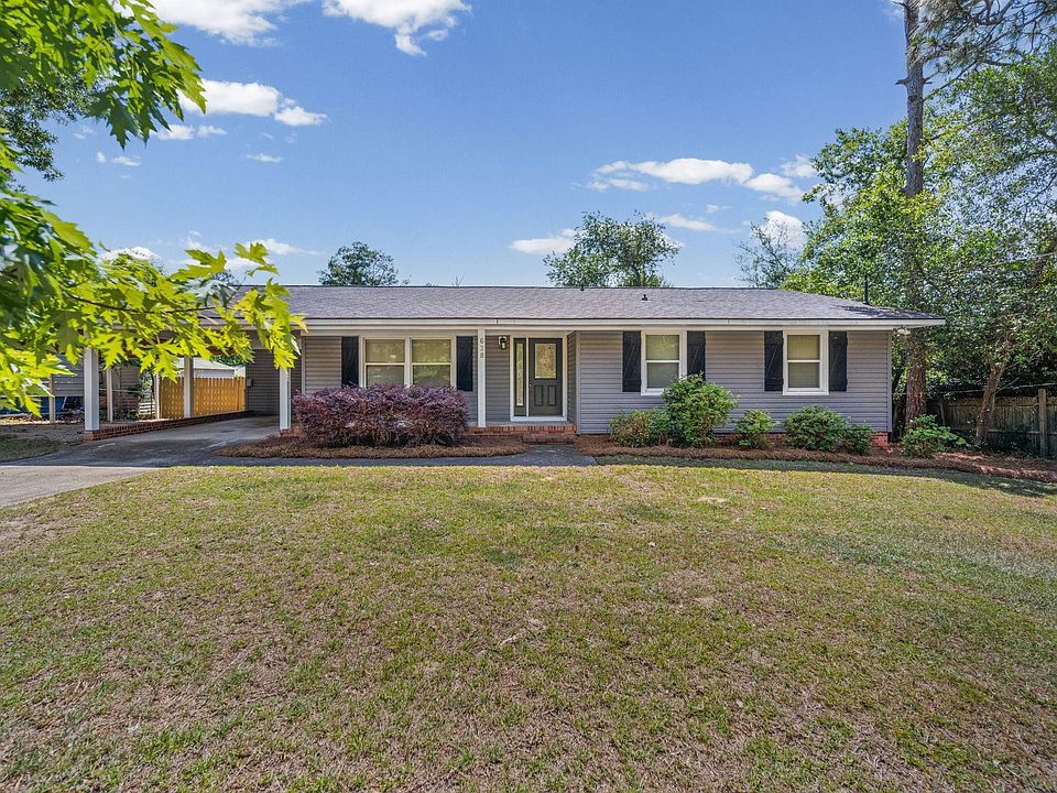 1st image of 628 Hampton Cir