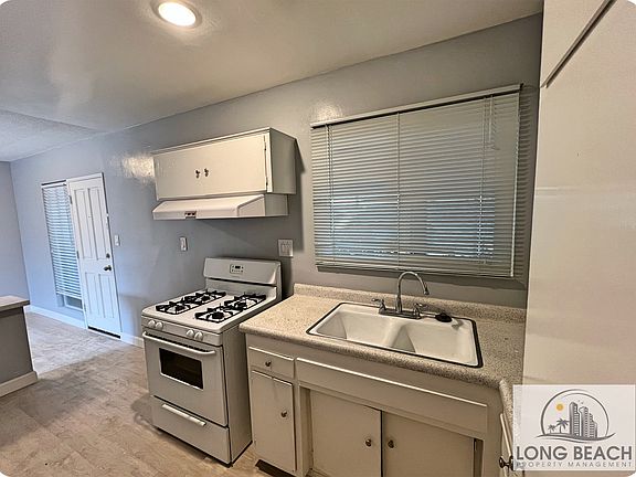 5th image of 859 W 19th St APT 8