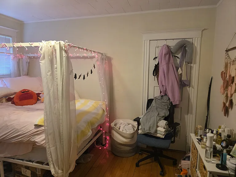 First Floor Middle Bedroom